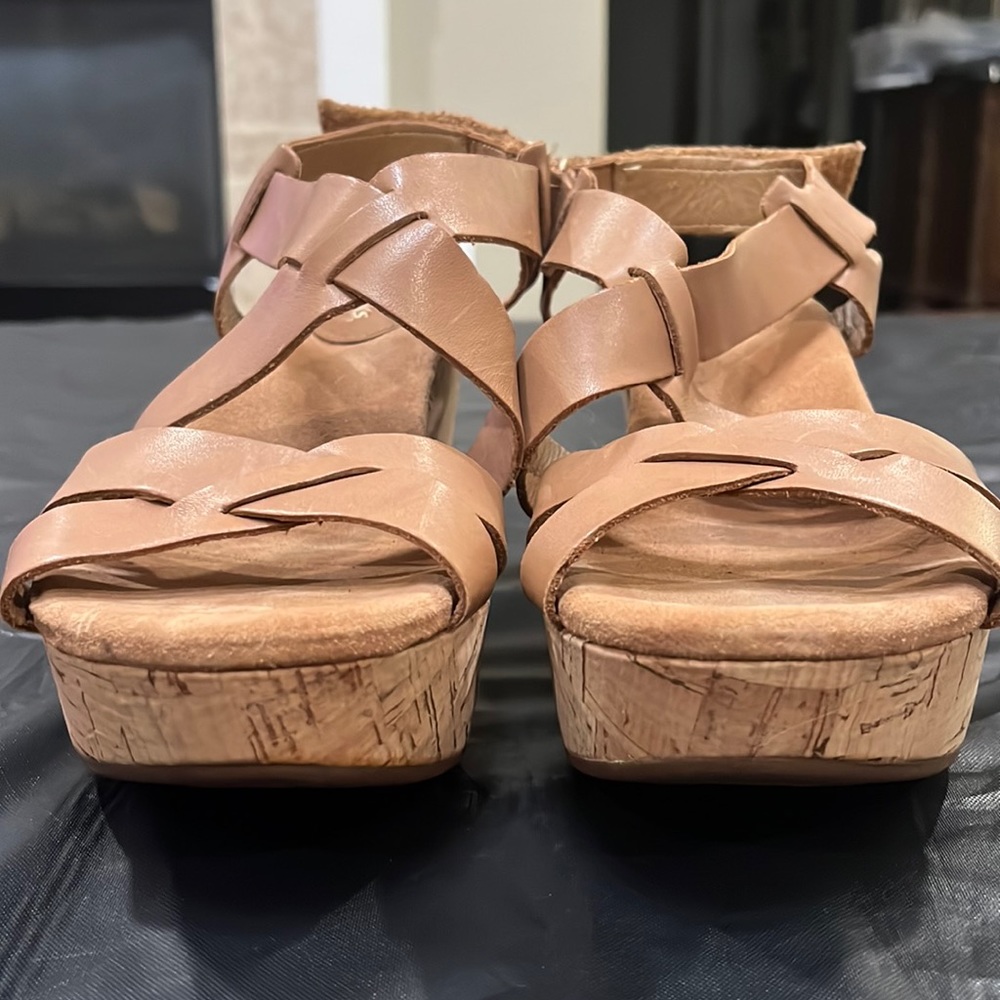 Clarks Women Wedge Sandal in size 7